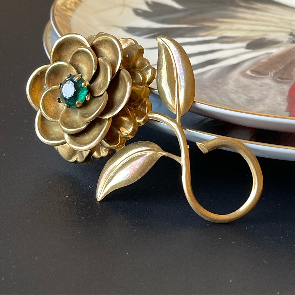 Vintage brass flower with green crystal elegant brooch